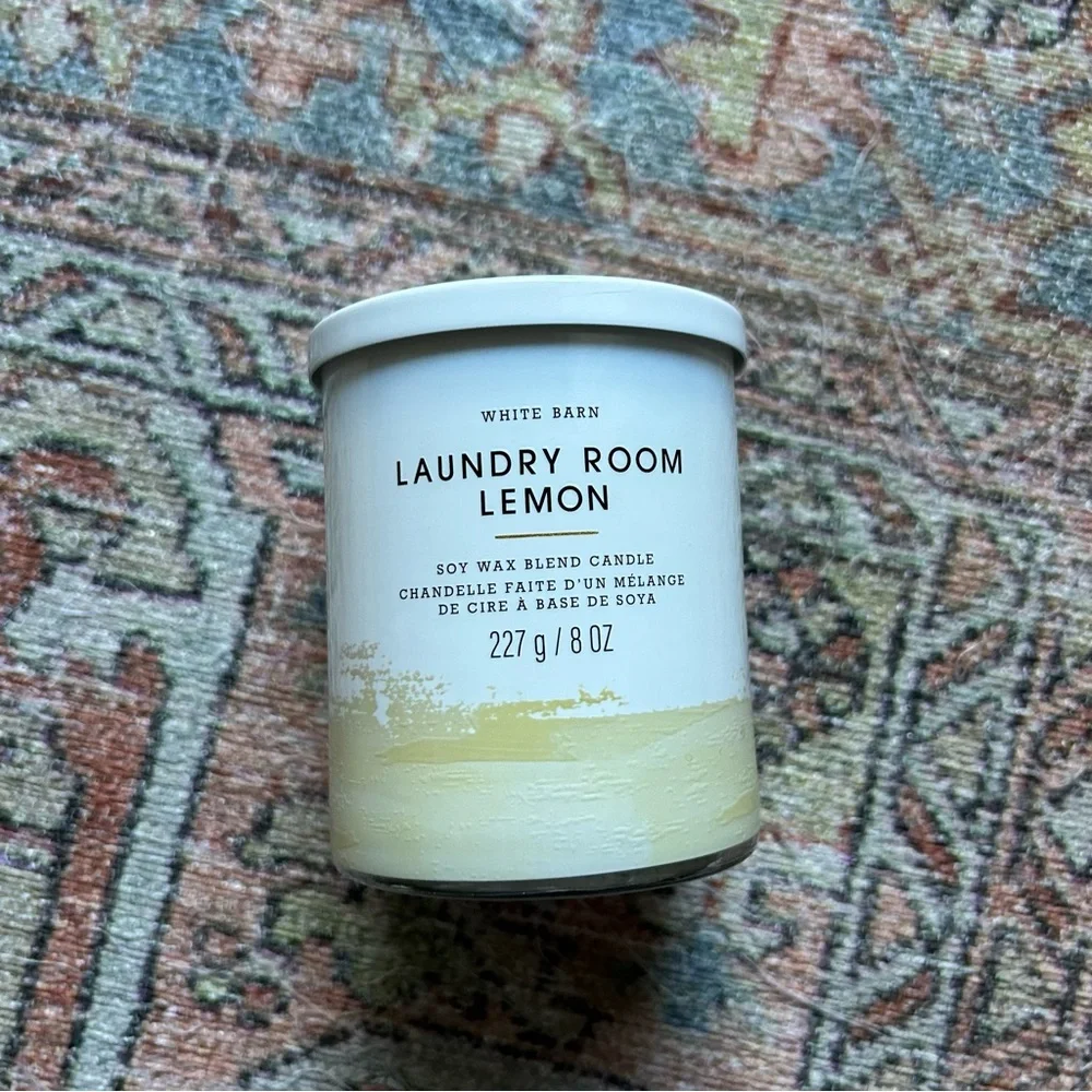 New Bath & Body Works Single Wick Candle in Laundry Room Lemon - Picture 2 of 5